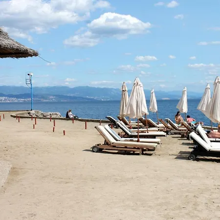 And By The Sea - 14937 Πανσιόν