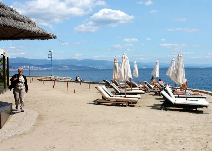 And By The Sea - 14937 בית הארחה