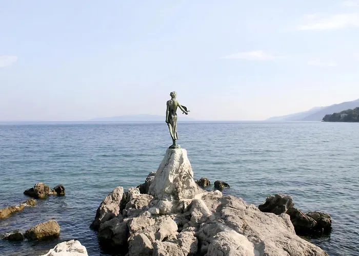 בית הארחה And By The Sea - 14937