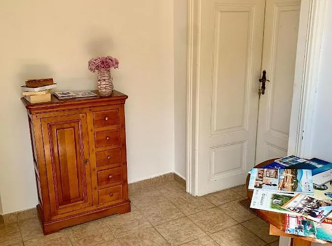 And By The Sea - 14937 3* אופטיה