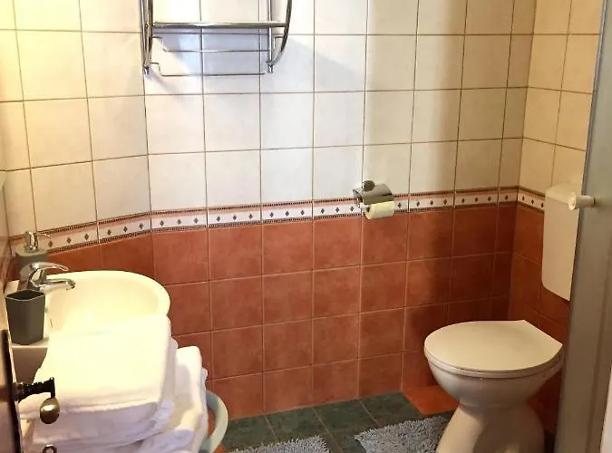 בית הארחה And By The Sea - 14937