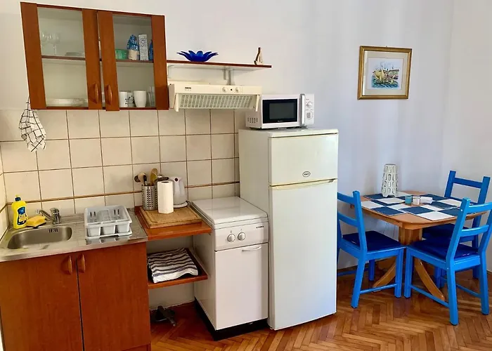 And By The Sea - 14937 בית הארחה